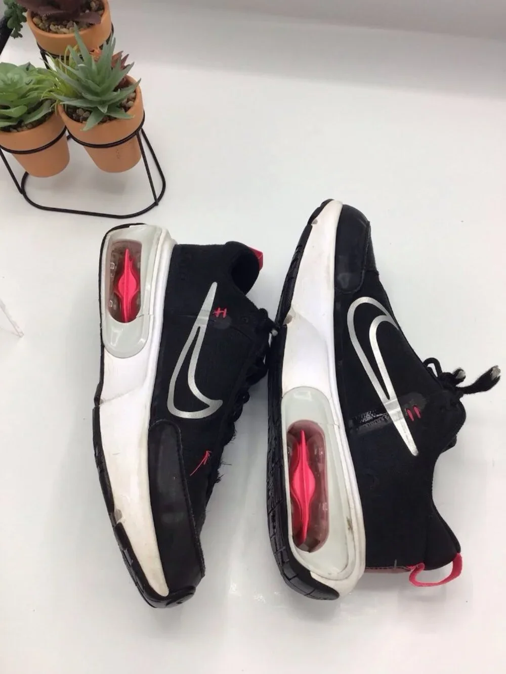 Nike Air Max INTRLK Womens Size 9 Black White Silver Hyper Pink DQ2904-004